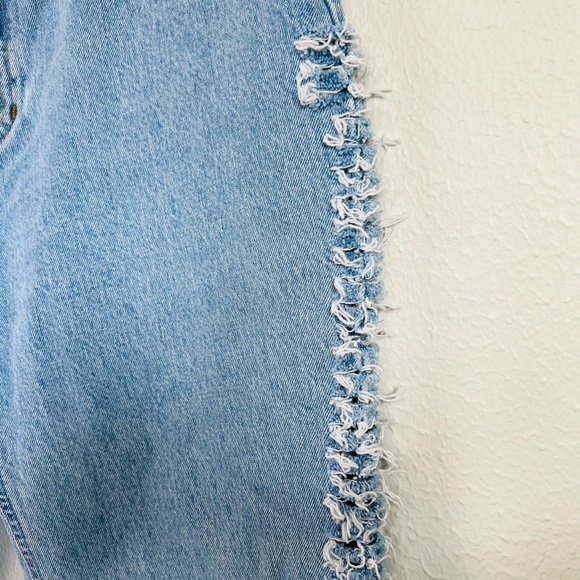 GAP REWORKED TUXEDO SIDE FRAY HIGH RISE MOM JEANS - Picture 3 of 4